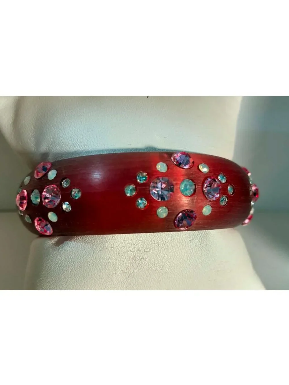 Lucite Bangle Bracelet - Picture 1 of 4